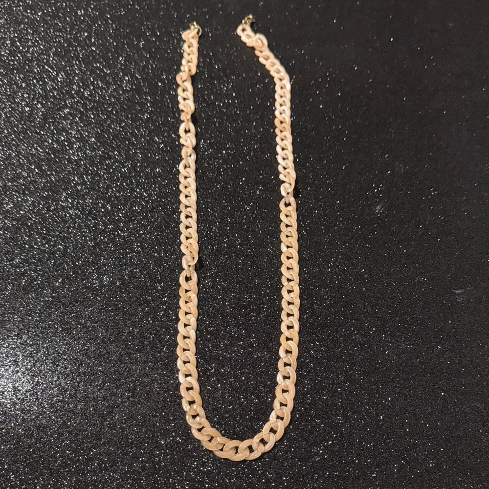 Bauble Bar Elegant peach link mask chain